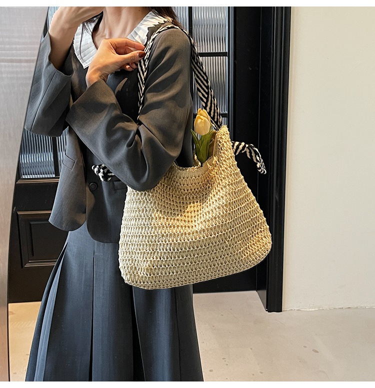 Summer large-capacity straw woven bag for women, 2025 new style seaside and beach vacation single-shoulder bag, commuter tote bucket bag undefined
