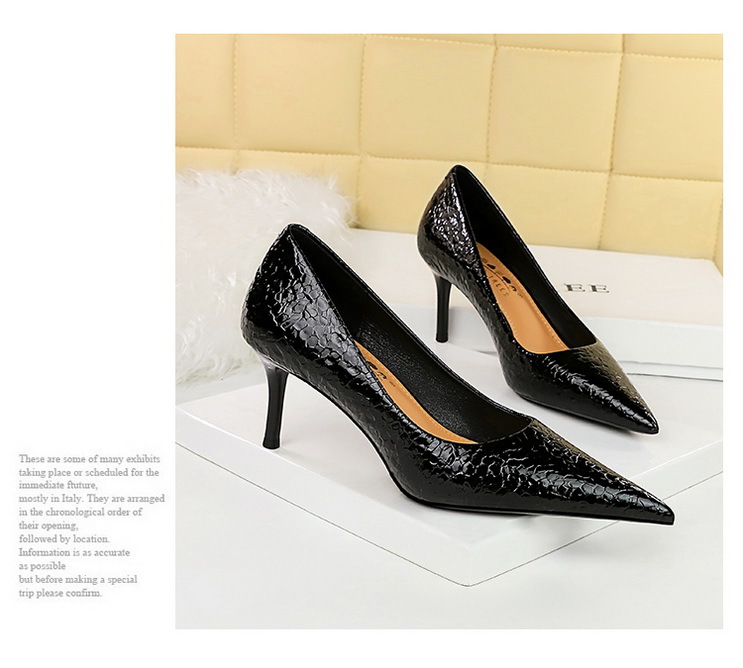 Stone patent leather women's high heels with pointed points_voghion.com