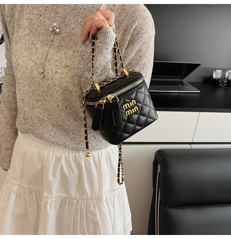 Little Bag Women 2025 Summer New Fashion diamond-shaped chain patent leather crossbody bag, versatile single-shoulder hand-carry bucket bag undefined