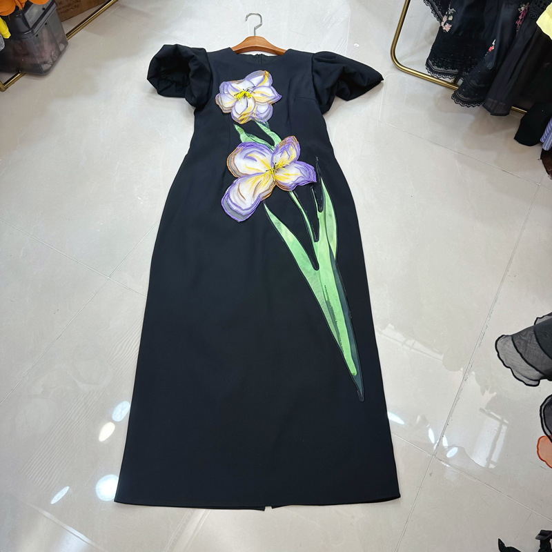Retro design three dimensional black dress with a round collar