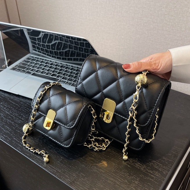 Sentido diario mini bolso para mujeres 2026 primavera y verano nuevo bolso cuadrado de cadena de diamante de moda versátil mochila de hombro