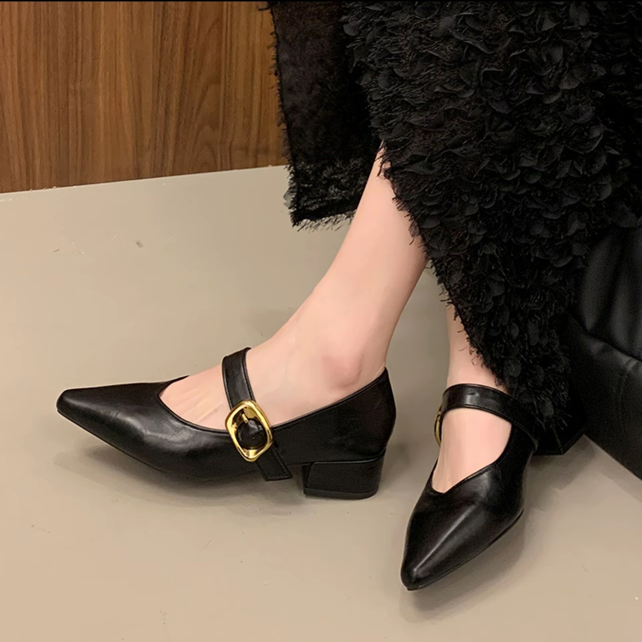 Vento francés de noche zapatos de tacones altos de primavera y verano 2026 nuevos zapatos de cuero con falda puntiaguda zapatos Mary Jane
