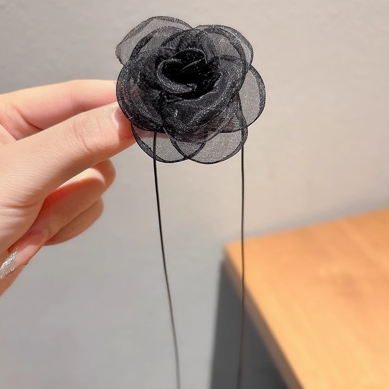 Collar con cuello de rosa Serie Camellia Choker Flores en blanco y negro Sexy clavícula French Sensation