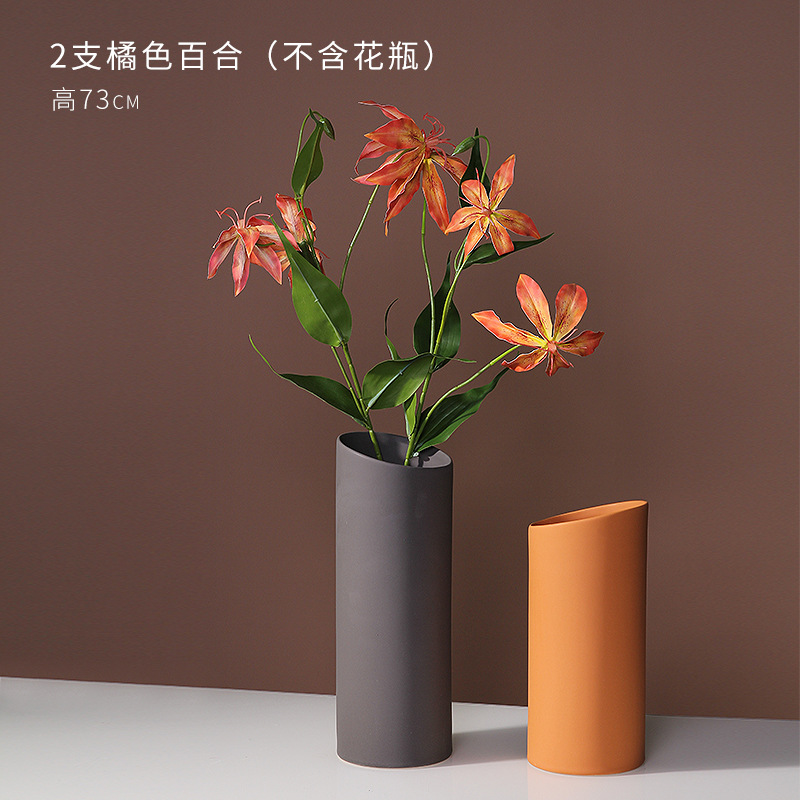 2 Lirio naranja (sin jarrón)