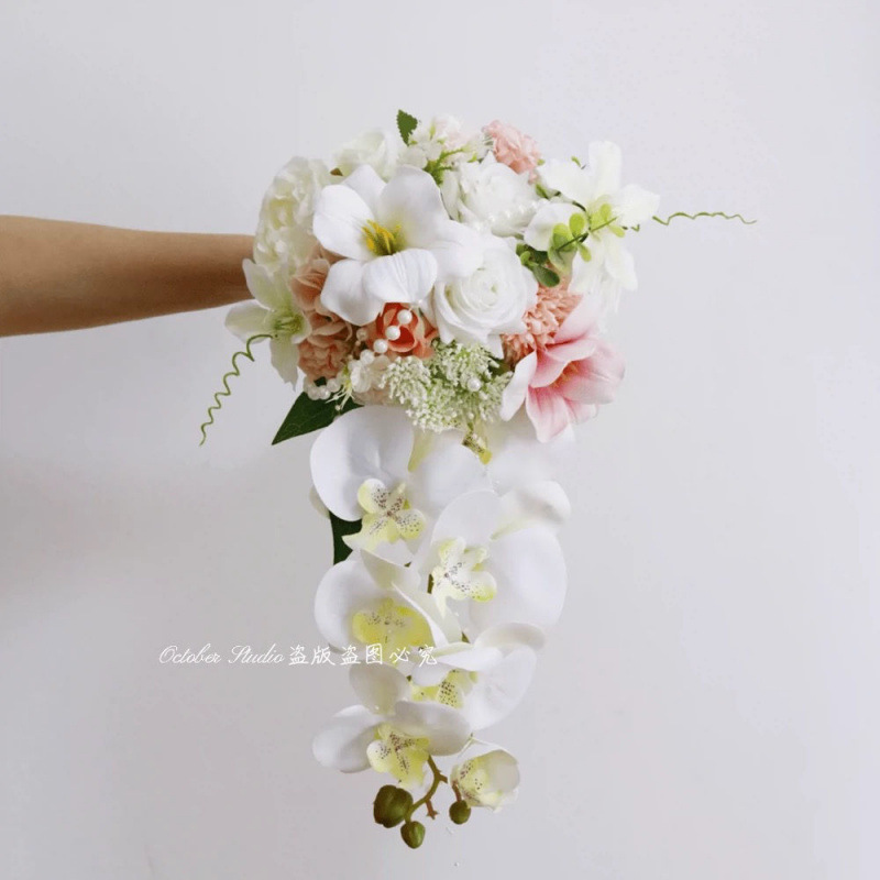Nature style | 滝の手に持つ造花 |   花嫁のウェディングドレスの写真撮影の小道具ホームカウンタートップフラワーアート|undefined