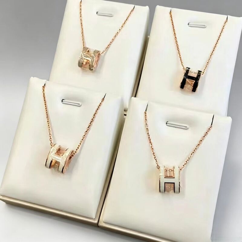 [Does Not Fade, Non-Allergenic] Light Luxury H Letter Pendant Necklace for Women, French Niche High-Design Neck Chain, Clavicle Chain