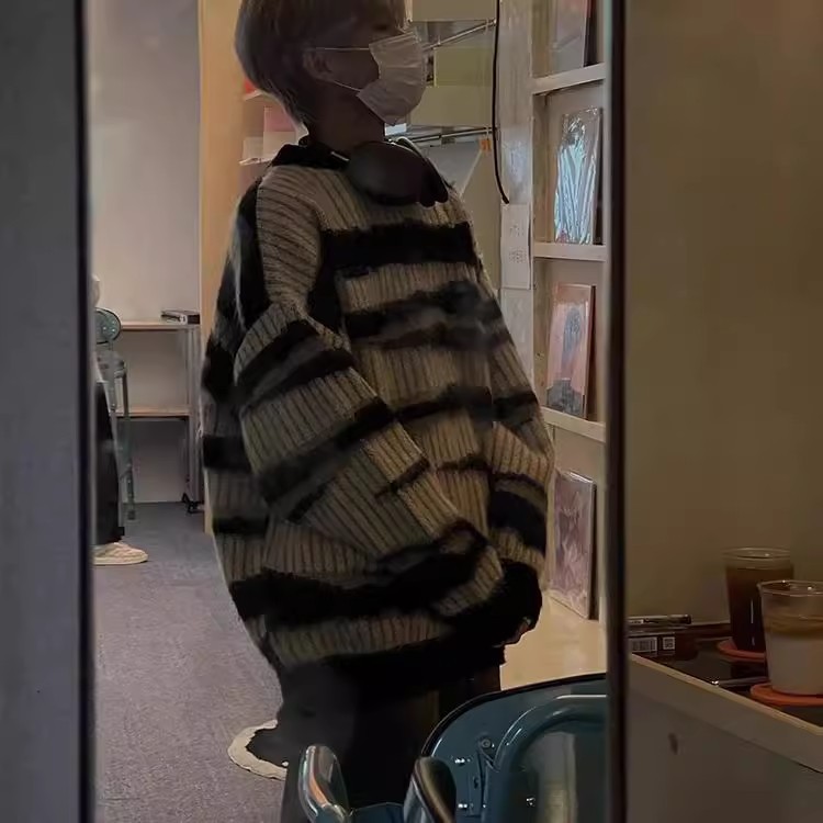 흑백 줄무늬 모헤어 스웨터 남자의 겨울 두꺼운 게으른 스타일 니트 스웨터 디자인 아메리칸 스타일 레트로 재킷