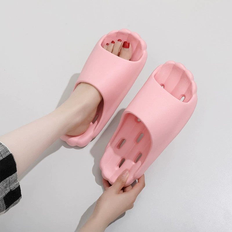Новые противоскользящие тапочки в ванной комнате с толстым дном для женщин летом