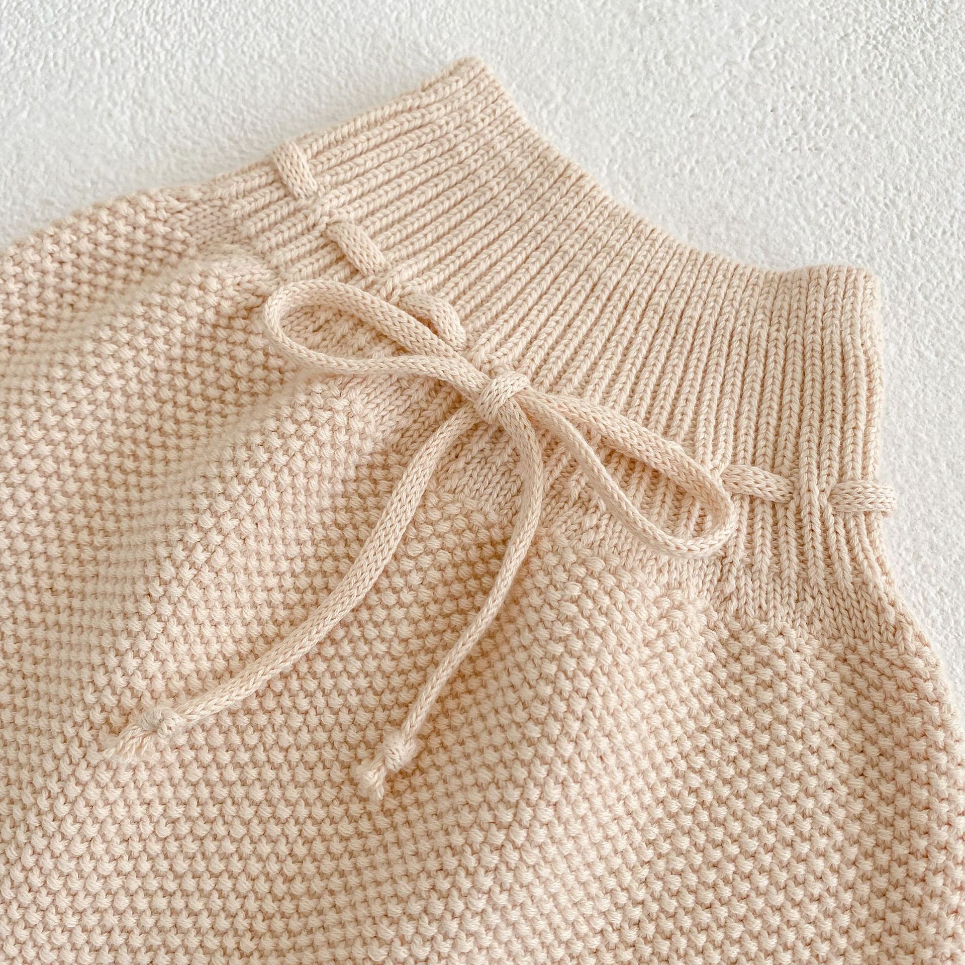 2024 Tavaszi Baba Férfi és Női Kötött V-nyakú Buborékos Ujjú Kabát Lámpás Rövidnadrág Két Részes Szett_voghion.com