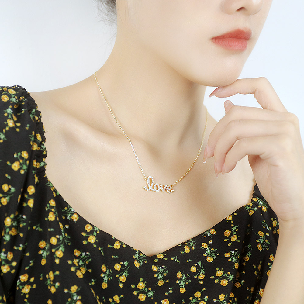 2021 Korean Fashion Niche Design Love Letter Copper Pendant Inlaid Zircon Clavicle Chain display picture 2