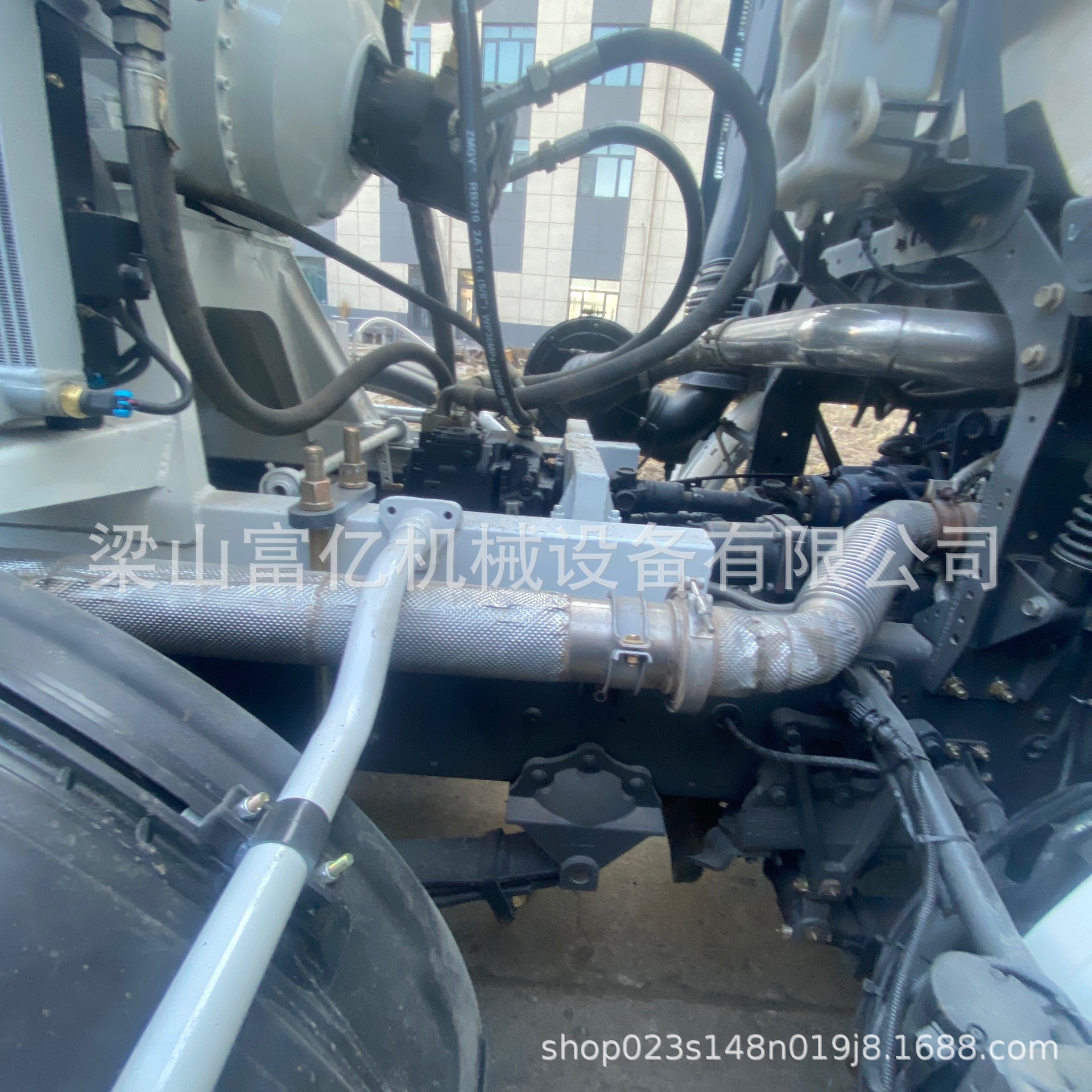 Overseas Supply of Sinotruk Howo Concrete Mixer Trucks with 8*4 Chassis, 8, 10, 12 Cubic Meter Concrete Mixer Trucks