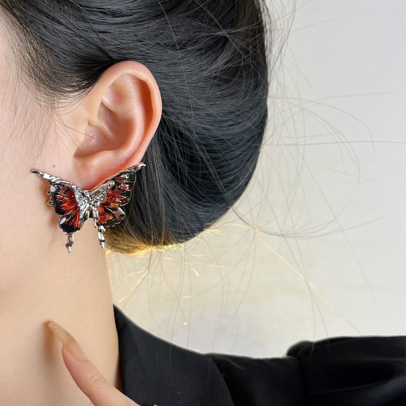 Asymmetrical red design earrings