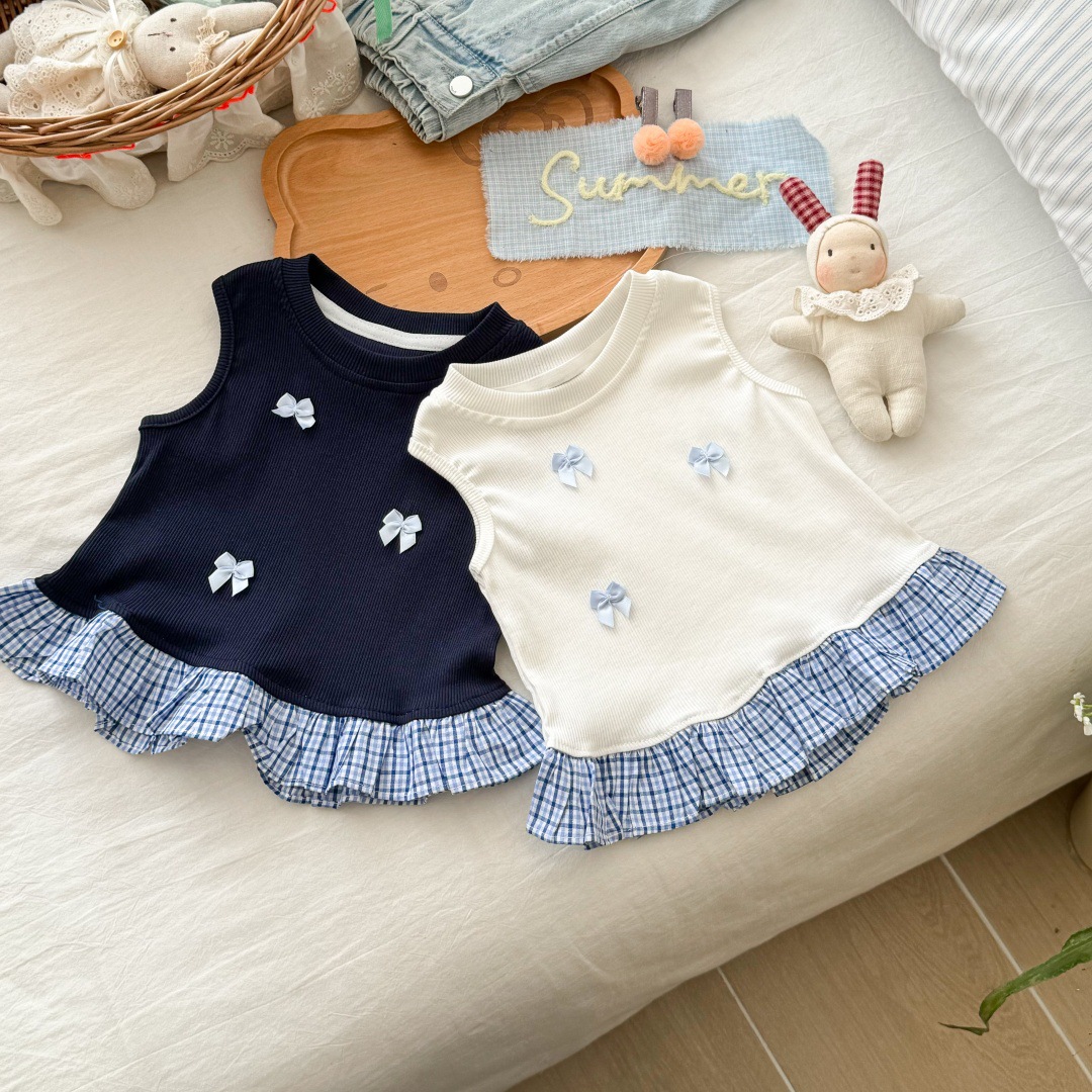 Xianning Seven Girls Summer Nuevos productos Tops de manga corta Estilo occidental Decoración de mariposa Encaje Moda Ropa de jardín de infantes de media manga pequeña