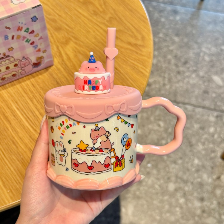 Bonita tarta de cumpleaños de dibujos animados marca taza de agua potable casera taza de paja de oficina de alta cara de taza de cerámica para niñas