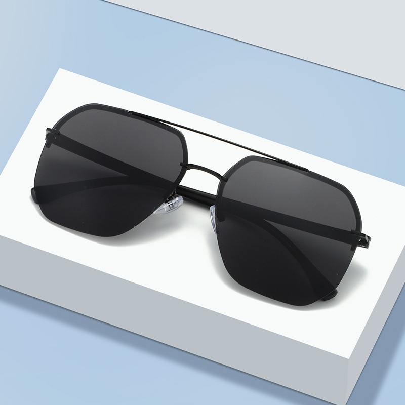 Fashionable travel sunglasses