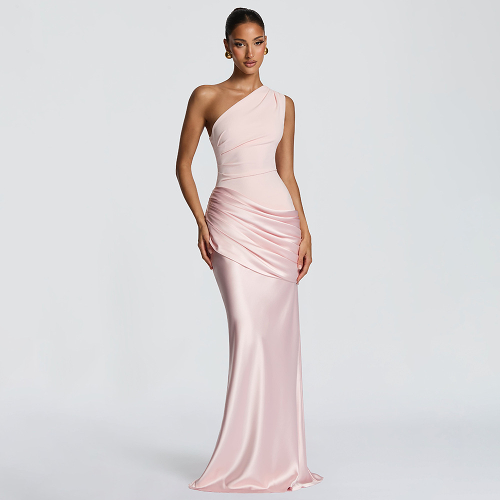 Abito da sera in raso monospalla elegante e attillato donna_voghion.com
