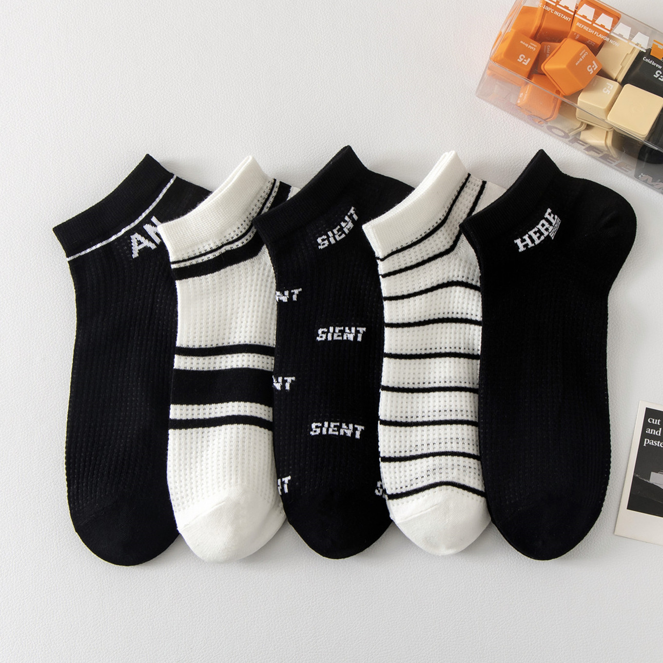 Calcetines de todo fósforo, absorbentes de sudor, transpirables, calcetines de algodón simples para hombres, calcetines deportivos para hombres, calcetines de red en blanco y negro de color sólido deportivo