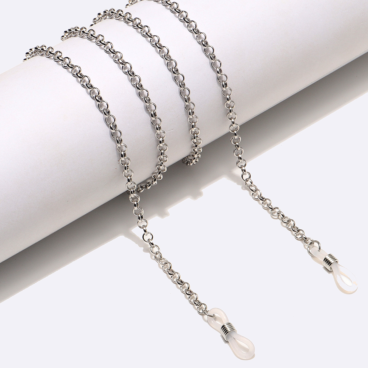 Class, Family Gathering, Daily, Selfie, Festival, Street, Shopping Occasion Metal Material Fashion Simple Heart-shaped Round Silver Plated Alloy Glasses Chain