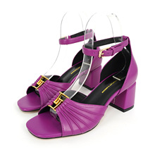 2025早春新款搭扣露趾粗跟凉鞋时尚女鞋不累脚鱼嘴真皮洋气百搭款