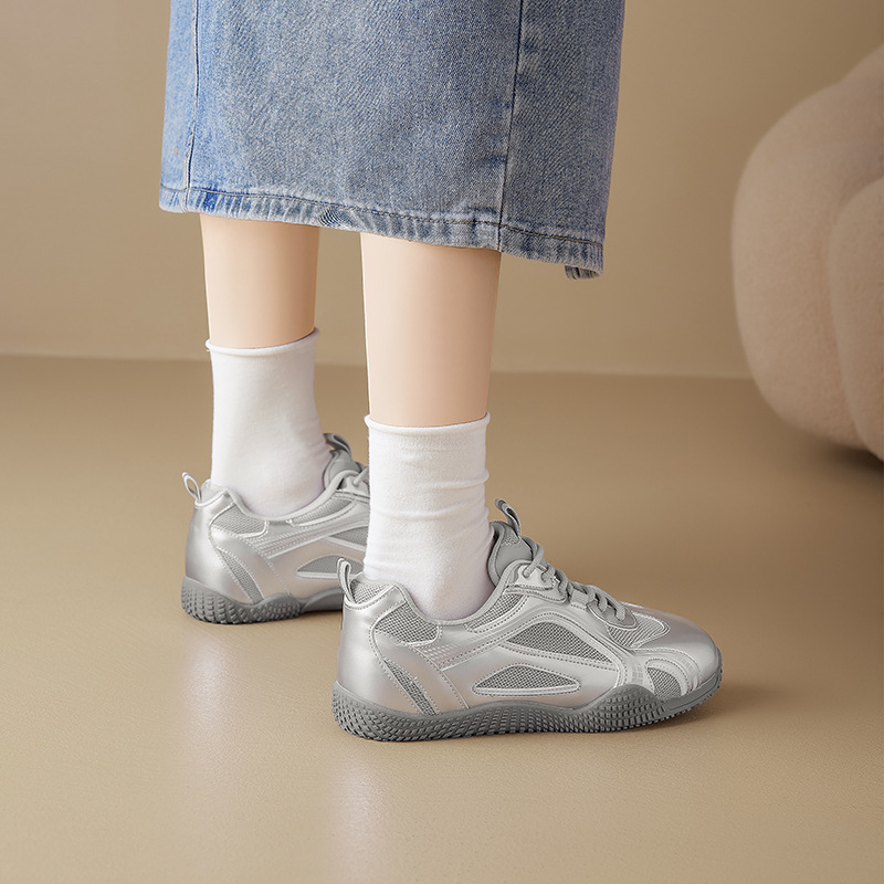 Zapatos de entrenamiento de plata de Augu Shi Deng para mujeres 2025 nuevos zapatos de invierno retro con suela gruesa y veludo deportivos casuales de plancha