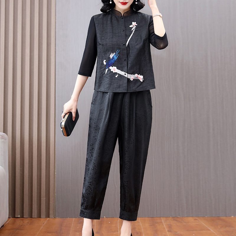 2023 Summer New Motherwear Fashion Retro Chinese Style Turtle Crack Embroidered Cardigan Shirt Haren Pants Two-piece Set