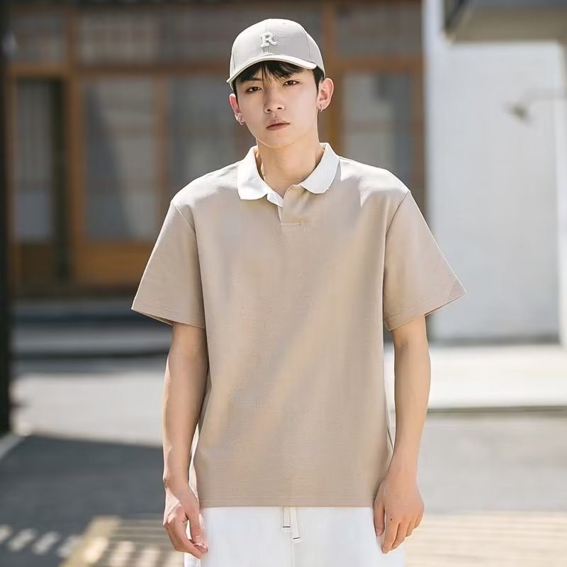 Tendencia 2024 nueva versión de la camiseta coreana de solapa de color de contraste Tendencia verano nueva camisa Polo de hombre camisa de media manga