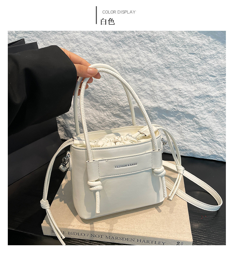 A new 2025 versatile, casual and simple large-capacity handbag for commuting, a lightweight solid color crossbody bag for women in summer undefined