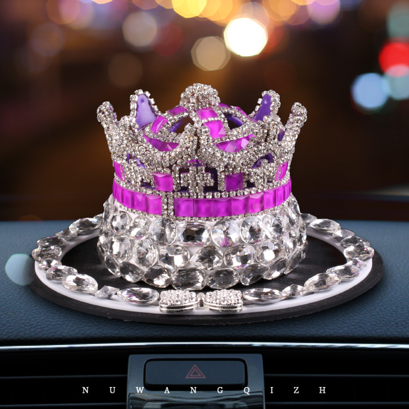 Lujo creativo diamante cristal corona asiento de perfume de coche adornos de diamantes de imitación de coche decoración de coche asiento de perfume de coche Douyin