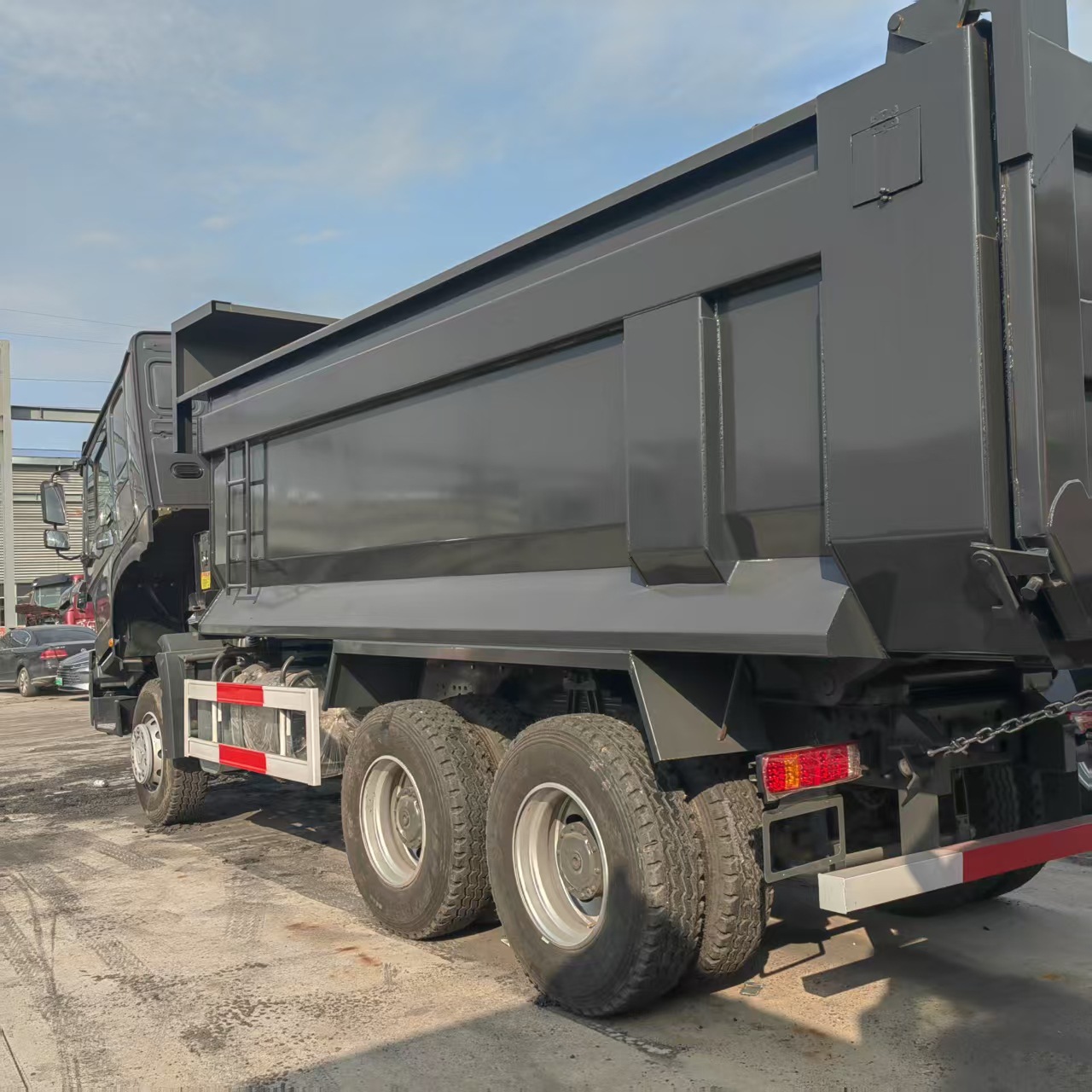 Special 375/371 Horsepower Rear Eight-Wheel Slag Transport Truck 6*4Howo Dump Truck for Sand and Gravel