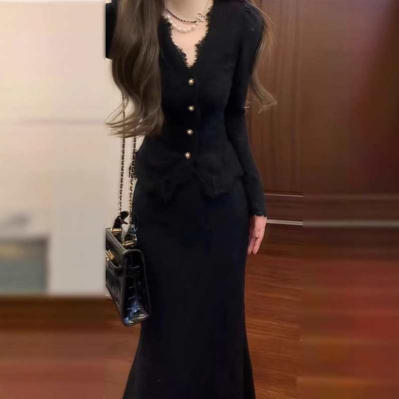 法式黑色针织连衣裙子女秋装2025新款小个子香风一整套早秋季穿搭|undefined