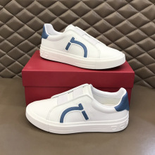 �W��վ��Ь���p����Ƥ����һ�_�ő���Ь��ϵ͸�������mС��Ь��