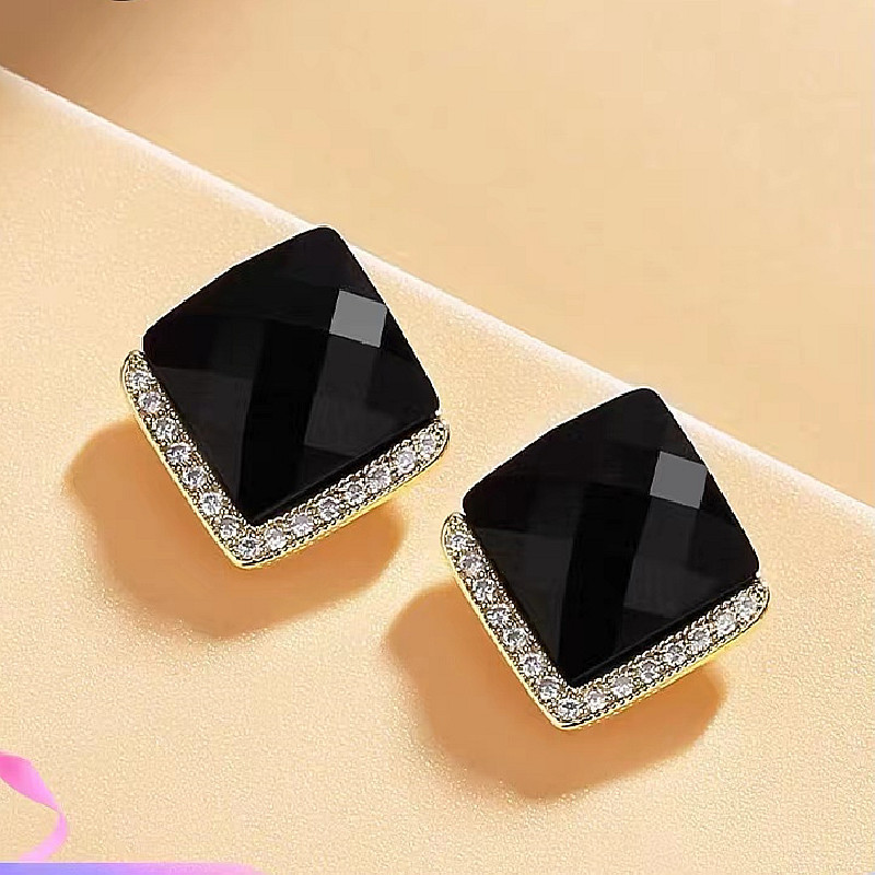 5A704 black (1)