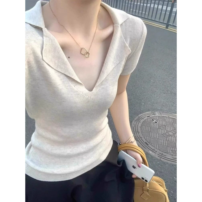 Винтажная женская облегающая футболка с v-образным вырезом во французском стиле и короткими рукавами, лето 2025, трикотажная рубашка-поло из ледяного шелка с отложным воротником, топ