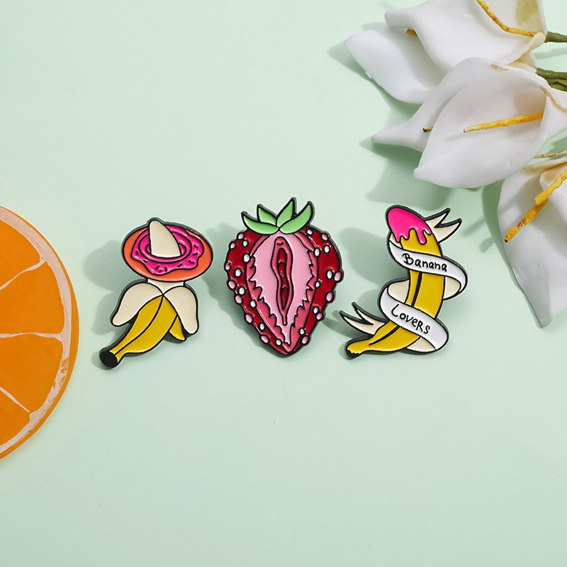 Cartoon Style Cute Sweet Fruit Strawberry Zinc Alloy Plating Unisex Brooches display picture 7