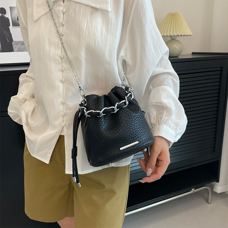 2024 New Women's Bags Popular This Year, Small Form Design Bags, Women's Bags, Western and Versatile Chains, Crossbody Bags, Elegant Water Bucket Bags_voghion.com
