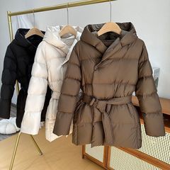 超軽量で柔らかくて、腰を厚くして、痩せていて、帽子と綿の服の女性の短いファッションを見せます。