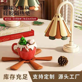 衣钩/挂钩;纸巾盒;垃圾桶