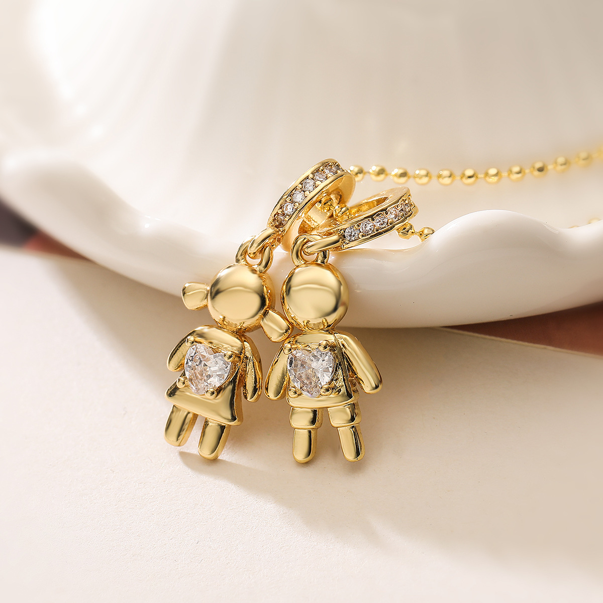 Talismán de protección Joyería Aogu Nicho transfronterizo Collar con colgante de corazón de circonita de cobre chapado en oro Niños y niñas, clavícula personalizada_voghion.com