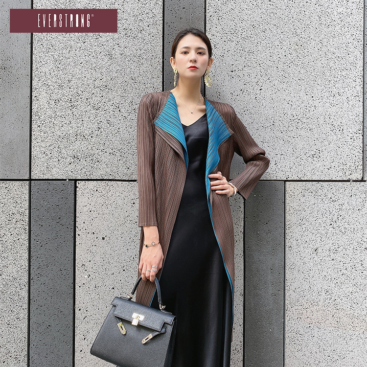 Autumn and Winter 2022 blue heart pleated fashionable elegant Korean style trench coat solid color retro mid-length trench coat for women Autumn and Winter 2022 blue heart pleated fashionable elegant Korean style trench coat solid color retro mid-length trench coat for women