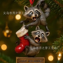 跨境新品圣诞节搞怪小浣熊装饰树脂雕像挂件平面圣诞树家居装饰品