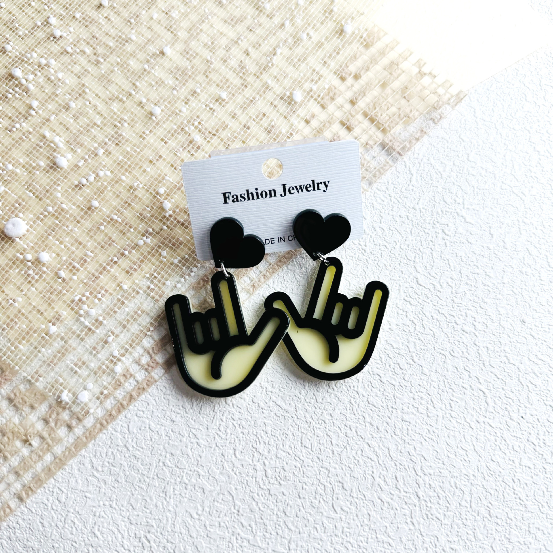 1 Pair Quantity Holiday, Daily Occasion 1 Pair Cartoon Style Gesture Heart Shape Arylic Drop Earrings