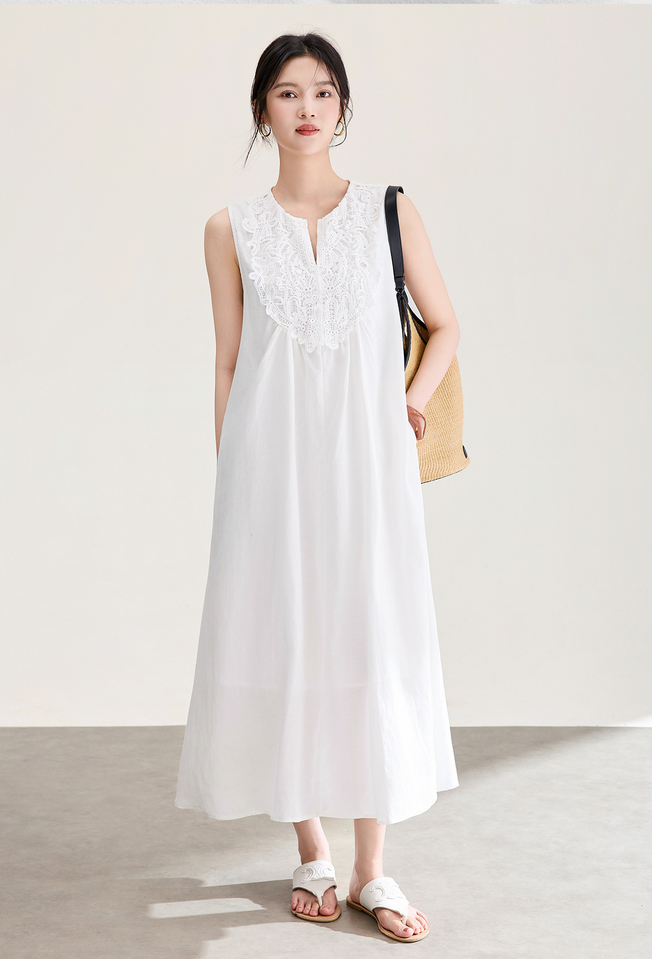 Đầm maxi nữ dáng suông không tay chất liệu tencel phối ren jacquard thêu họa tiết — màu trắng chi tiết 2