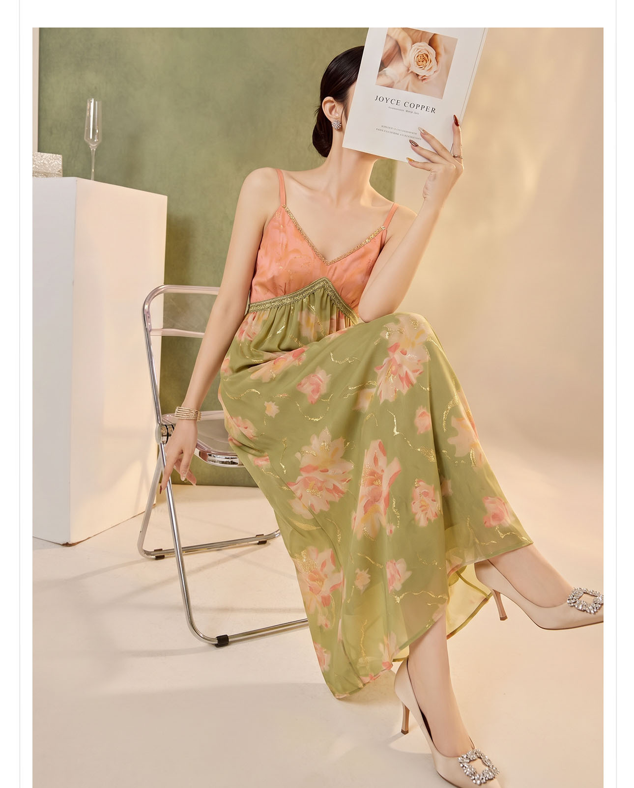 Đầm maxi lụa hoa vàng cổ chữ V kèm thắt lưng — Xanh da trờicolor chi tiết 5