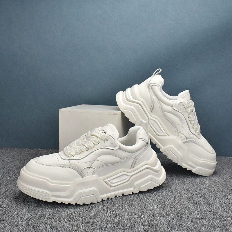 Весенние дышащие кожаные повседневные белые кроссовки для мужчин, новые универсальные низкие кроссовки в корейском стиле, модные 2025, с толстой подошвой