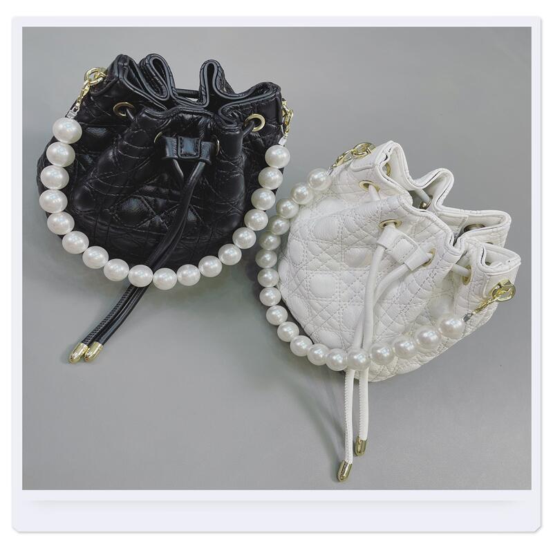 Textured New Trendy Fashion Pearl Chain Messenger Bag Wild Diamond Bucket Bag display picture 1