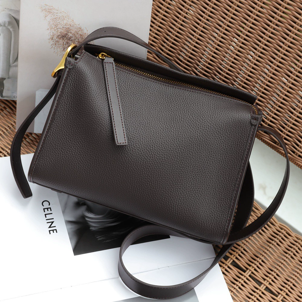 Trend fashionable leather one-shoulder bag, city style, cowhide, genuine leather