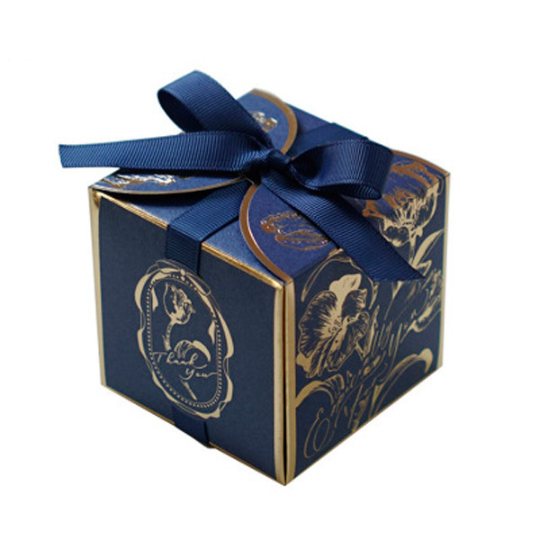 Embalaje exquisito caja de dulces de boda de alta calidad Tulipan estampado en oro simple caja de dulces regalo de boda regalo de acompañante de alto nivel