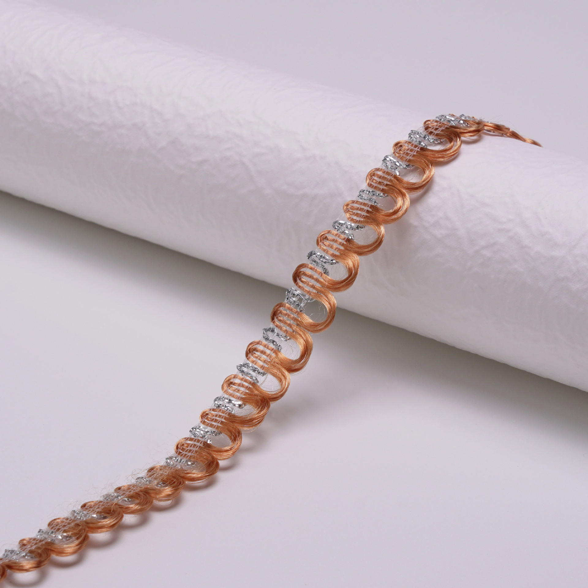 Suministro de stock directo de fábrica de 1cm de color dorado y plateado borde ondulado encaje ropa accesorios