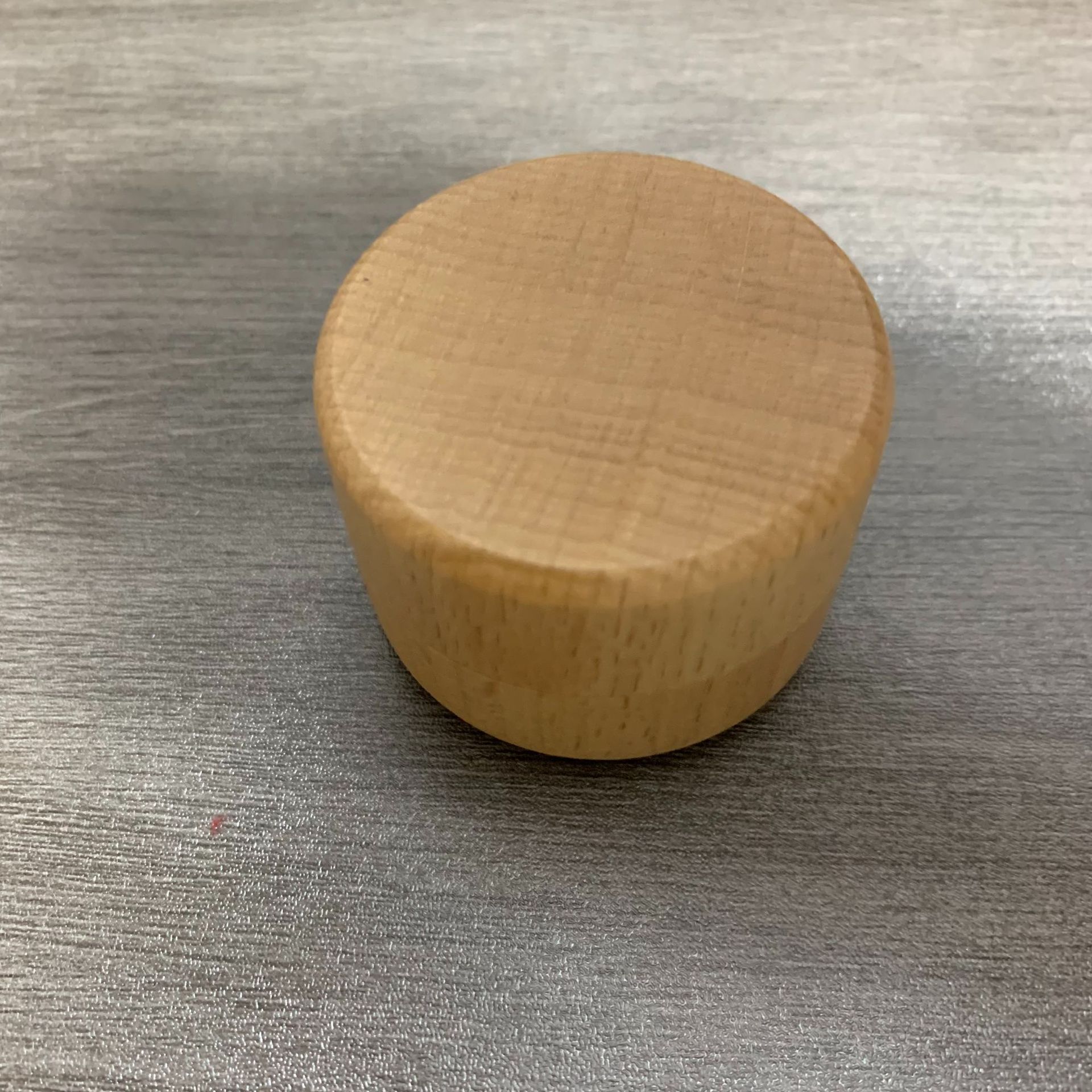 단색 나무 상자