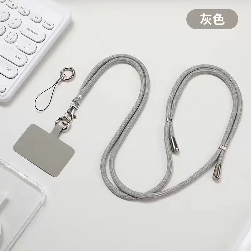 携帯電話のストラップの首が斜めにまたがっています。|undefined